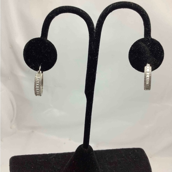 ELEGANT Emerald cut white sapphire Hoop Evening Earings - Picture 4 of 11